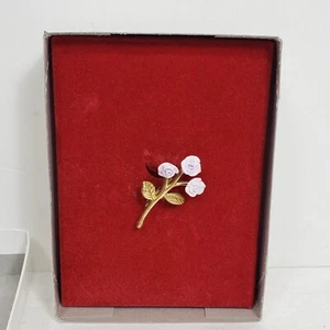 Broche de Colección Cuadriga Arte Rosa Tono Dorado Color Violeta Arte Bisutería  - Imagen 1 de 9