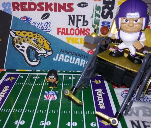 NFL Teenymates 2019 Gold Box Exclusive Jacksonville Jaguars QB Nick Foles figure Cover