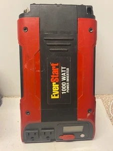 EverStart 1000 Watt Wechselrichter mit USB, Dual 120V Steckdose (PC1000E) Rot™ - Bild 1 von 2