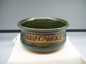 Plato de guacamole de gres verde cerámica de arte de estudio firmado por el artista Cara - Imagen 1 de 7