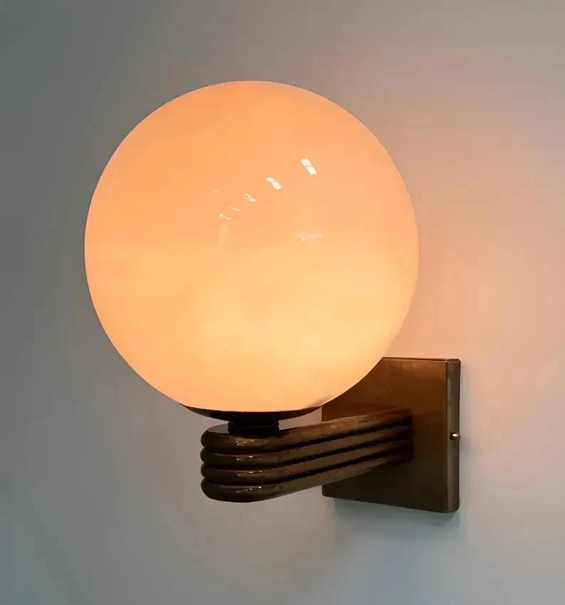 Розовые стеклянные шарики Stilnovo Styles 1950-е латунь Sputnik итальянское настенное бра муранское. - Изображение 1 из 4