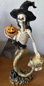 FOLKLORE Halloween MEERJUNGFRAU SKELETT mit Hexenhut & Kürbis 11" Harz Neu mit Etikett - Bild 1 von 6