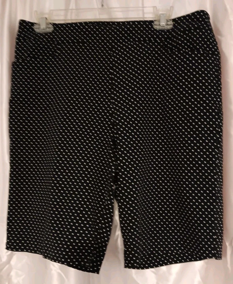 *George* Bermudas para mujer, talla grande, negras, lunares blancos, elásticas Foto 1 de 4