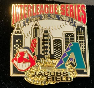 Prendedor de los Indios de Cleveland vs Arizona Diamondbacks 2002 Interliga Chief Wahoo - Imagen 1 de 1