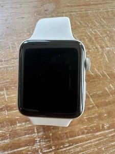 Apple Watch Series 3 - 42mm Silver Aluminum A1859 GPS – For Parts / Not Working - Photo 1 sur 9