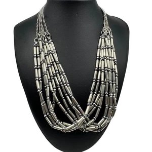 Collana Chico's Nuova Con Etichetta Jewlery Statement 23,5" Regolabile Tono Argento Scintillante - Foto 1 di 11