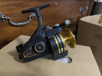 Carrete de pesca Penn Spinfisher 4500ss negro dorado giratorio 4500 SS hecho en EE. UU. Foto 1 de 3