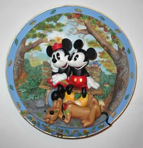 Bradford Disney FRIENDSHIP MAKES YOU WARM ALL OVER Plate FRIENDS FOR ALL SEASONS - Picture 1 of 2