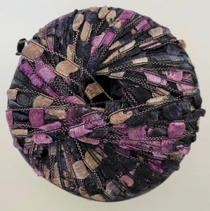 Berlini Ladder Ribbon Maxi Yarn #134 Black Plum 50 gr 98 Yds Purple Tan Nylon - Bild 1 von 5