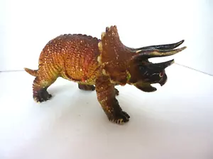 Figura Coleccionable Dinosaurio Realista Triceratops Como Schleich 7" x 3" - Imagen 1 de 7