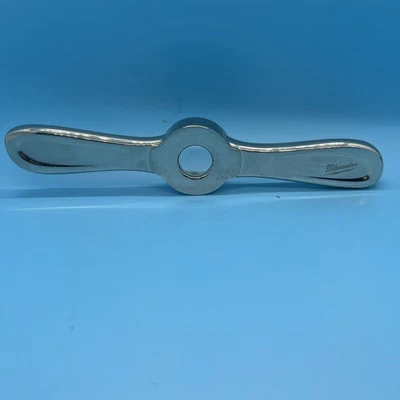 Milwaukee Hex-LOK 2-in-1 Tap and Die Threading Handle - Image 1 of 4