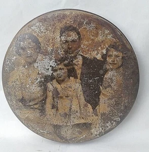 VINTAGE OLD ROYAL FAMILY TIN LITHO BOX LID COLLECTIBLE BOX CIRCA 1960 - Picture 1 of 10
