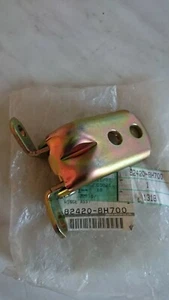 Nissan X-Trail T30,RH rear door, lower door hinge, new genuine part. - Picture 1 of 3