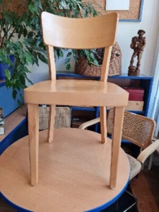 Massiver Stuhl - Holzstuhl mit Sitzplatte - Bild 1 von 5