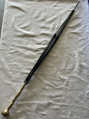 Paraguas antiguo con chapado en oro y mango de fregona - dañado Foto 1 de 4