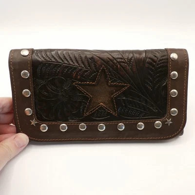 Бумажник American West тройной тисненая кожа серебряные бюстгальтеры и звезды - Изображение 1 из 4