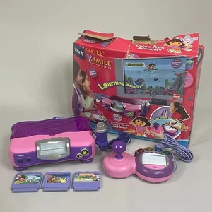 VTech V.Smile TV Lernkonsole mit Joystick, Zeichenstift, Mikrofon & 3 Spielen Pink - Bild 1 von 15