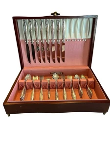 Oneida Community Silver Flower Vintage Silverplated Service for 8 with 47 pcs - Picture 1 of 16
