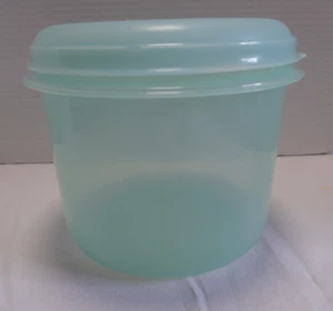 Rubbermaid Servin'Saver 10 Cup Round #9 Storage Container with Lid Aqua - Picture 1 of 13