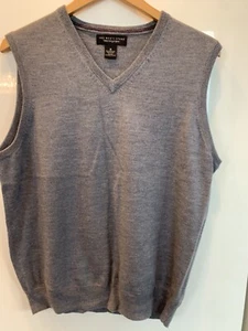 Men’s Store Bloomingdale’s Gray Merino Wool V-Neck Sweater Vest Sz M - Picture 1 of 4
