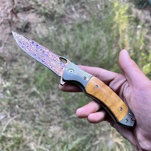 Cuchillo Plegable Hecho a Mano Hoja Damasco Acero Anodizado Mitra Damasco Colección... - Imagen 1 de 7