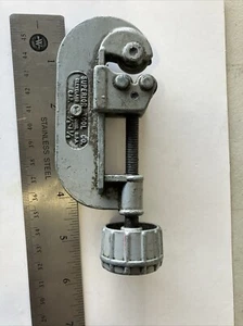 Vintage Superior Tool Co pipe cutter 1/8 - 1-1/8 - Picture 1 of 7