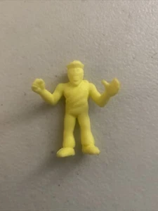 M.U.S.C.L.E Figure Kinnikuman #027 Curry Cook Yellow Kinkeshi 1980s - Picture 1 of 4