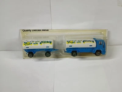 Majorette - Camión cisterna y remolque Ford Foto 1 de 4