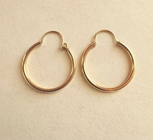 Kleine Creolen aus 14 Karat Gelbgold 0,49 Gramm - Bild 1 von 5