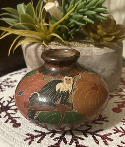 Nicaraguanische Kunstkeramik Topf Vase Dschungel Vogel, Affe und Schmetterling geätzt - Bild 1 von 8