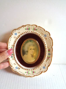VICTORIAN LADY PICTURE FRAMED IN PORCELAIN OVAL FRAME BY A CAMEO CREATION - Picture 1 of 5