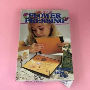 Vintage Boxed Flower Pressing Toy Craft Kit Cellophane Sealed 1970s - Picture 1 of 5