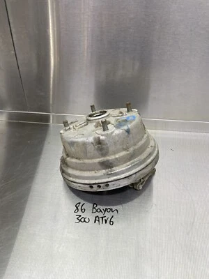 1986 川崎 Bayou 300 2x4 右后制动鼓轮毂板安装支撑 — 第 1/4 张图片