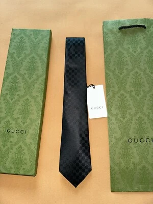 GUCCI CORBATA PATRÓN GG NUEVA CON ETIQUETAS LONGITUD 58.50" LA MÁS ANCHA 3.25" NEGRA Foto 1 de 4
