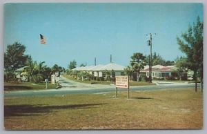 Pembroke Terrace Apartments St. Petersburg Florida Vintage Postcard - Picture 1 of 2