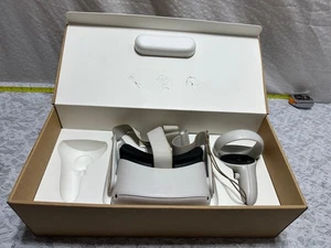 Oculus Quest 2 missing controller *AS IS PARTS REPAIR* - Picture 1 of 8
