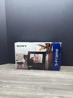Sony DPF-D75 7" Digital Picture Frame - Image 1 of 4