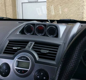 RHD, cruscotto triplo pod (adatta calibri 3*52mm) per RENAULT MEGANE MK2, TESTURIZZATO NERO  - Foto 1 di 12