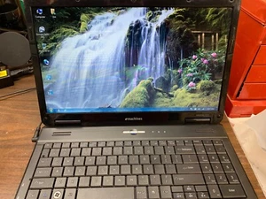 Emachines E525 Laptop Notebook 15.6" 3GB RAM, 250GB HDD, Windows 7 Home Premium - Afbeelding 1 van 7