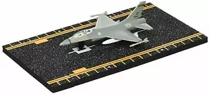 Hot Wings - F-16 Falco da combattimento con segni militari - 14119 - Foto 1 di 3