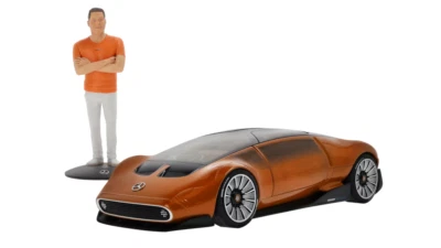 Limitato Vision One Eleven Showcar Set Con Figurine Modellino 1:18 Cult Arancio - Immagine 1 di 4