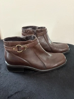 Woman Shoe/Boot Leather Size 6M Ankle height.  - Image 1 of 4