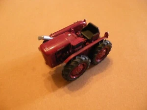 UNIVERSAL HOBBIES TRATTORE IN SCALA 1:43 - Foto 1 di 1