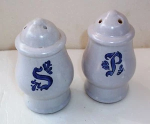 Vintage 1960's Pfaltzgraff Yorktowne Salt and Pepper Shakers - Picture 1 of 3