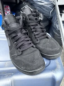 Nike Air Jordan 1 Retro Mid Triple Black Size 9,5 Sneakers 554724-050 - Picture 1 of 8