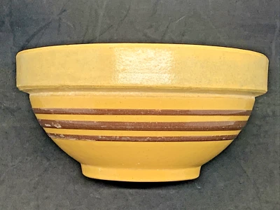 Antiguo cuenco mezclador con bandas de moca amarillo 7 3/8" Foto 1 de 4