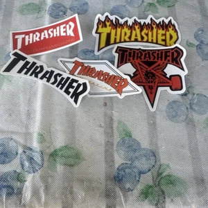 Verschiedene Skateboarding Aufkleber 5 verschiedene Thrasher Sticker.  - Bild 1 von 1