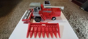 Massey Ferguson 850 Combine 1/20 With Grain Table And Corn Head 1988 Ertl - Picture 1 of 12