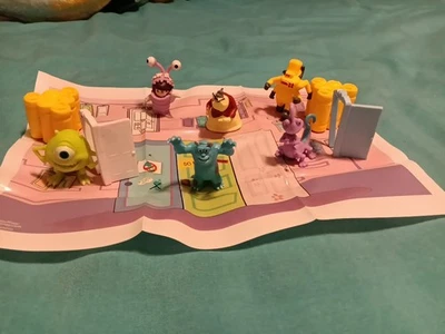 🏰 迪士尼皮克斯怪物公司 👾 迷你玩具套装 🐌 10 人物 ✴️ 1-Playmat 全新 — 第 1/4 张图片