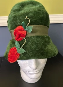 Vintage Bonwit Teller grün Samt Cloche Fischerhut rot Kirschen Verzierung - Bild 1 von 8